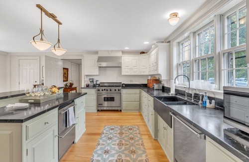 Whately Other | 18th century 3-bedroom renovated farmhouse in peaceful Whately with WiFi, AC