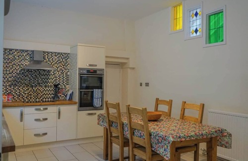 Totnes Cottage | 18th-Century Farmhouse with Countryside Views