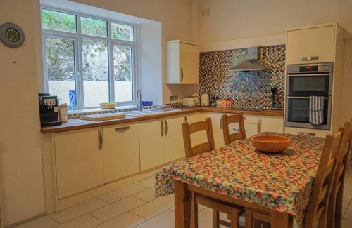 Totnes Cottage | 18th-Century Farmhouse with Countryside Views