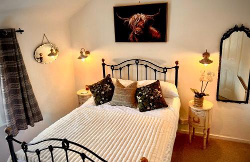 Snitterfield House | 18th Century Cosy Cottage in Stratford Upon Avon