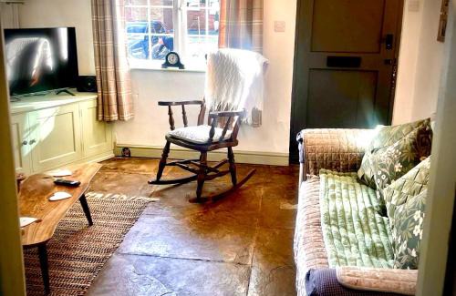 Snitterfield House | 18th Century Cosy Cottage in Stratford Upon Avon