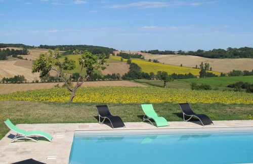La Romieu House | 18th century Gersoise house, secluded, swimming pool, wooded grounds