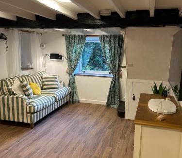 Gillingham House | 18th Century Historic Thatched Cottage 2 Bed 2 Bath