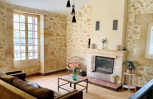Paillet House | 18th century stone house 25 km from Bordeaux
