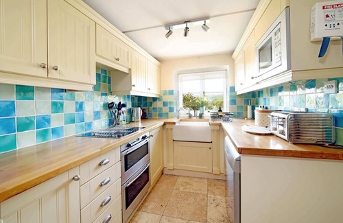 Beaminster House | 18th Century Thatched Cottage, Parking & Garden