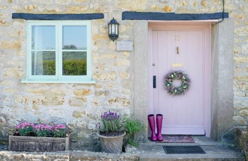 Beaminster House | 18th Century Thatched Cottage Parking & Garden