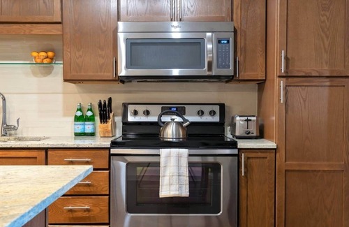 Downtown Dallas Apartment | 18th FL Stylish CozySuites w/roof pool, gym #1