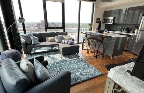 Downtown Winnipeg Condo | 18th floor 2 bed 2 bath overlooking downtown