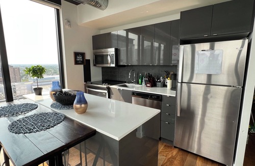 Downtown Winnipeg Condo | 18th floor 2 bed 2 bath overlooking downtown