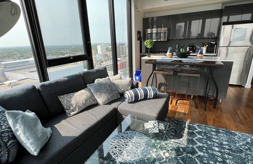Downtown Winnipeg Condo | 18th floor 2 bed 2 bath overlooking downtown