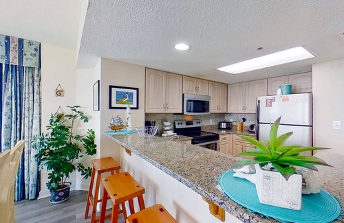 Crescent Beach Condo | 18th floor oceanfront condo w/balcony, shared hot tub, free WiFi, shared pool