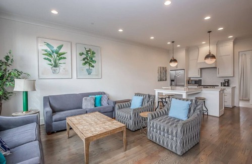 Rolling Mill Hill Apartment | 19 Bed Downtown Rooftop Gameroom Walk To Broadway