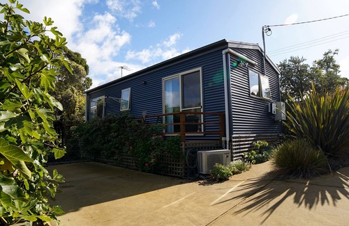 Blackmans Bay House | 19 Blue in Blackmans Bay A Touch of Country in the Suburbs!