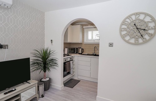 Chapel Saint Leonards Cottage | 19 CHERRY PARK, pet friendly, with a garden in Chapel St Leonards