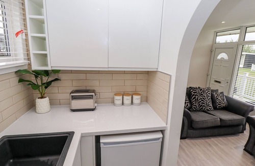 Chapel Saint Leonards Cottage | 19 CHERRY PARK, pet friendly, with a garden in Chapel St Leonards