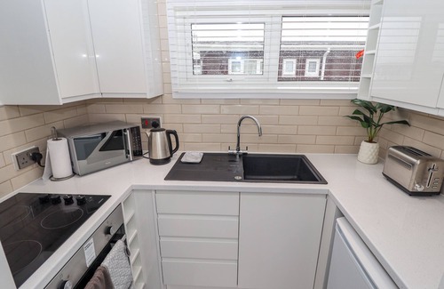 Chapel Saint Leonards Cottage | 19 CHERRY PARK, pet friendly, with a garden in Chapel St Leonards