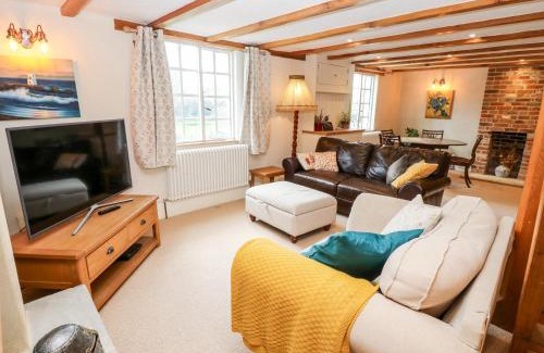 Newport House | 19 Clatterford Shute