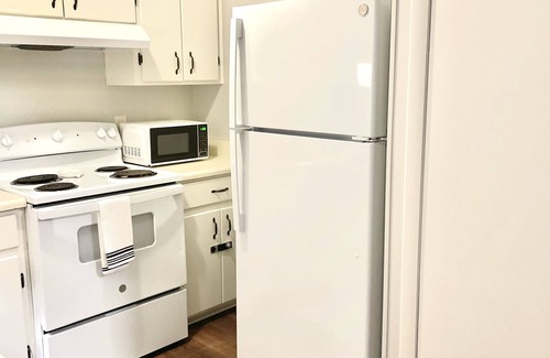 Enterprise Apartment | 19 Green Acres Cozy Apartment