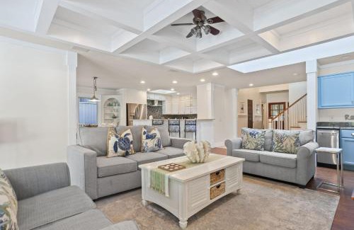 Heritage Woods House | 19 Gunnery Lane 2 Kings 1 Queen 2 Doubles Pet Friendly Private Heated Pool w Beach GearBike Rentals