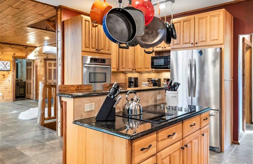 Harbor Springs Cabin | 19 Person Private Log Lodge on large wooded lot 2 min from Beaches/Golf/Wine!