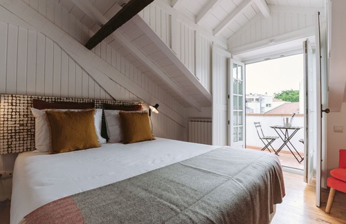 Nossa Senhora do Populo Bed & Breakfast | 19 Tile Ceramic Concept - by Unlock Hotels