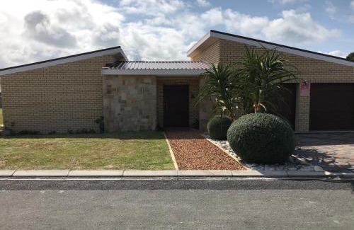 Struisbaai Apartment | 19 Tornyn Street, Struisbay