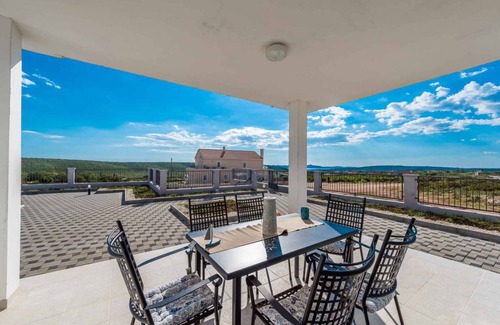 Debeljak Villa | 190 m² Villa ∙ 4 bedrooms ∙ 9 guests