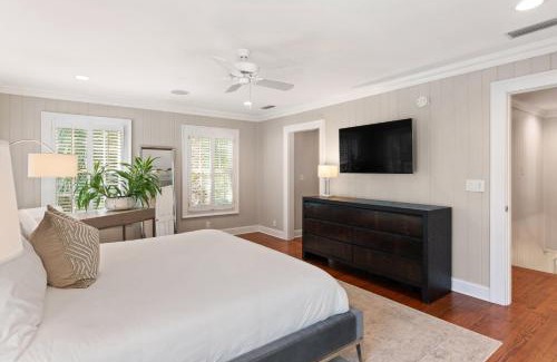 East Beach House | 1900 Manor and Guest House - 1900 Bruce Dr