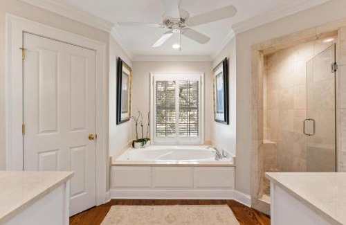 East Beach House | 1900 Manor and Guest House - 1900 Bruce Dr