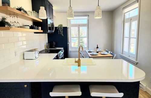 Boischatel Apartment | 1900S Historic Charm -Free P & AC