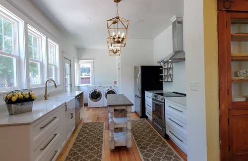 Spirit Lake House | 1910 Historic Hill Avenue Home