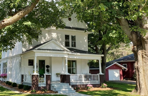 Spirit Lake House | 1910 Historic Hill Avenue Home