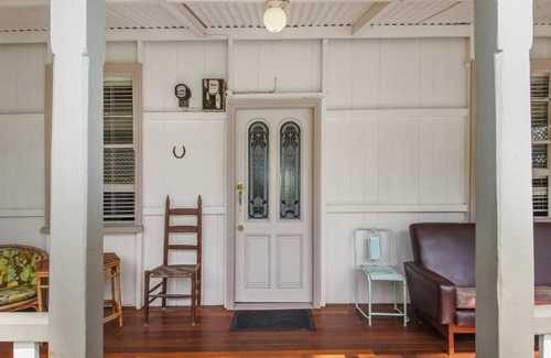 Eumundi House | 1910 Retro Styled, Pet Friendly, Traditional Queenslander Home