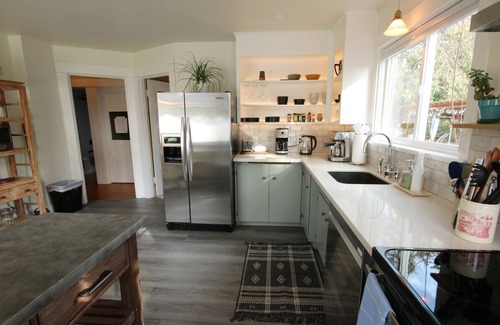West Woodland House | 1912 Historic Ballard Craftsmann5 Bed 2 Bath Yard Parking