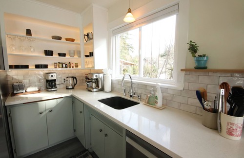 West Woodland House | 1912 Historic Ballard Craftsmann5 Bed 2 Bath Yard Parking