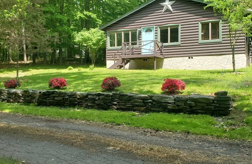 White Lake House | 1913 LOVE SHACK Bethel NY Bethel Woods your own Private Dock on LAKE 6 BREWERIES