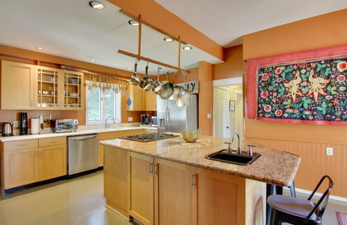 Cambridge House | 1915 Historic Cambridge Property w/Fire Pit!