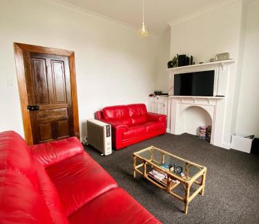 Invercargill House | 1920's Comfort
