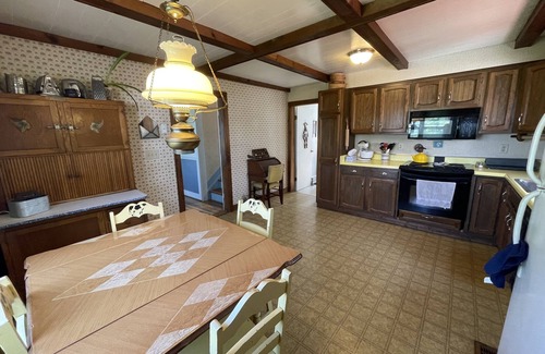 Canandaigua House | 1920's Farmhouse with antique charm and quiet comfort. Wineries, skiing, more!