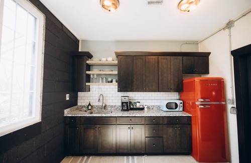Dickson House | 1920 Station Reno. Pet friendly! Walking distance to eats, activities, & parks.