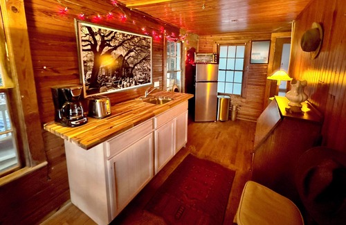 Nags Head Cottage | 1920s Historic Outer Banks Cottage!