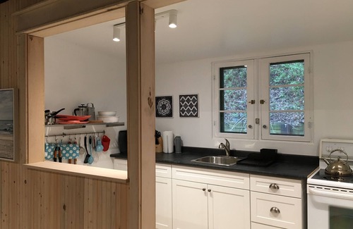 Ashfield-Colborne-Wawanosh Cottage | 1920’s Original Kintail Beach Cottage - Beautiful Lake and Sunset Views