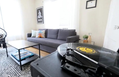 Lower Greenville Apartment | 1920s Urban Charm, Lower-Greenville Ave Area