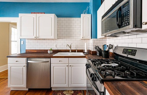 Historic Montford House | 1923 Bungalow Located in the Heart of Asheville's Historic Montford Neighborhood