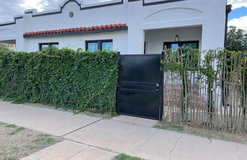 Tucson House | 1926 Historic Duplex/Near U of A/1 BR 1 BA