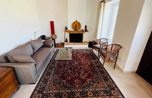 Sipiada Cottage | 1927 Country House