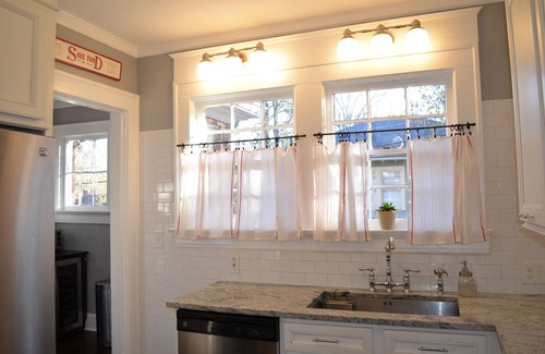 Sylvan Hills House | 1928 Historic Charmer - Convenient Comfortable Cozy Close to DWNT & Sites