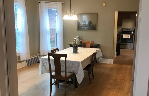 Mandan House | 1928 Historic Spacious Victorian Home (Entire House)