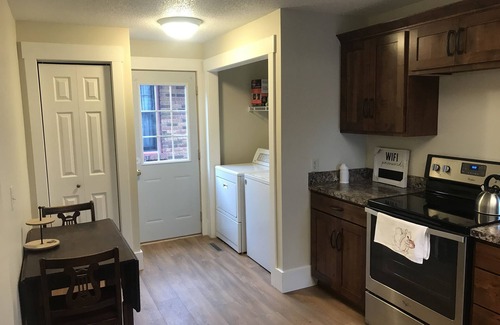 Mandan House | 1928 Historic Spacious Victorian Home (Entire House)