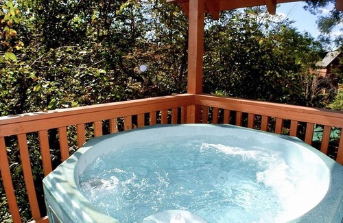 Pigeon Forge Cabin | 193 m² Cabin ∙ 3 bedrooms ∙ 10 guests